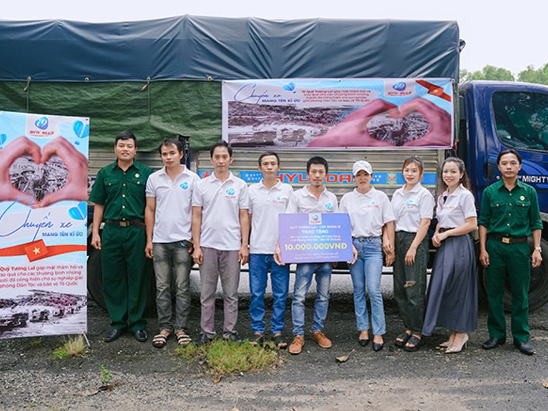 Hình ảnh đội ngũ hỗ trợ khách hàng JILIHOW